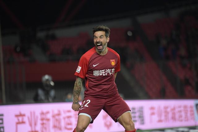  朗斯传奇门将退役，二十年生涯终落幕  