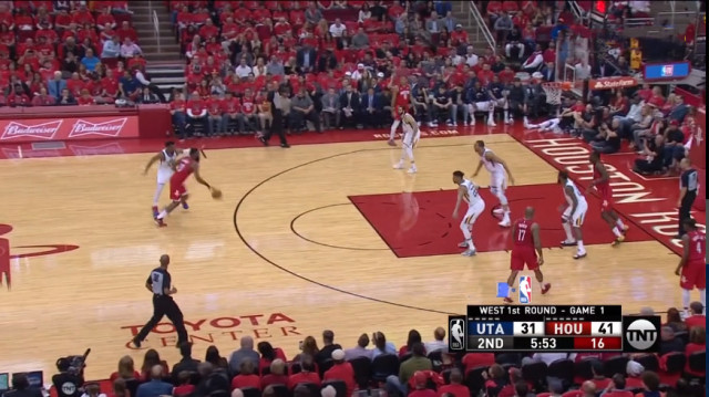  法兰克福后防失误送礼遭对手绝杀逆转  