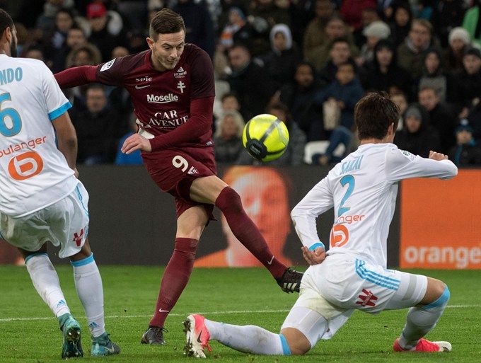  法甲保级战升温 梅斯绝平洛里昂续命  