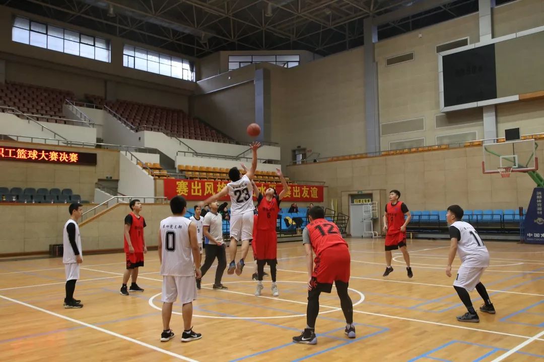  亚眠主场气势如虹，三军用命击退来访强敌